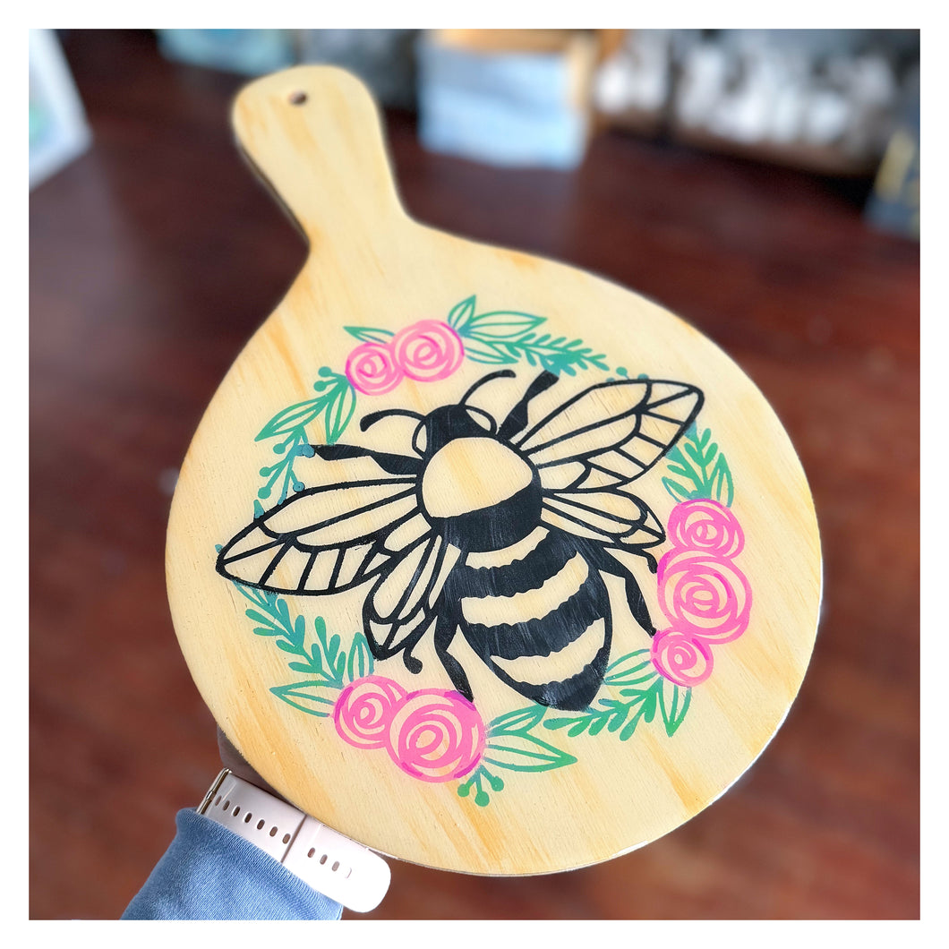 Bee & Flowers Round Cutting Board w/Clear Resin Top (10x15