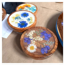 3/21/2025 - Friday (7pm) Resin & Wild Flowers Workshop! ($48-$60)